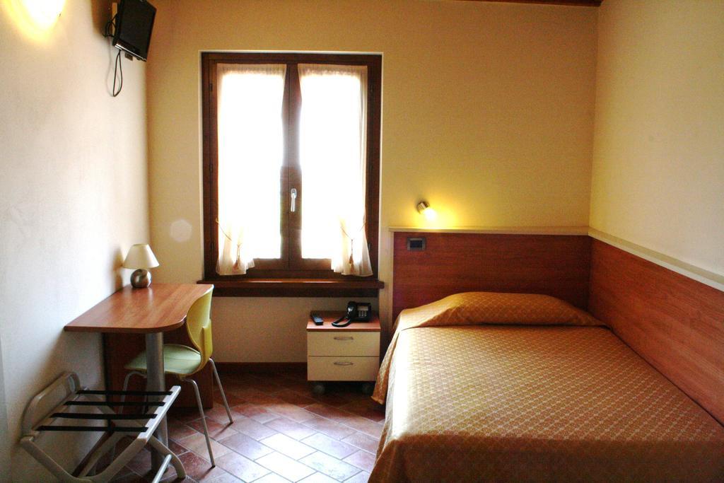 Bed&Wine Hotel Negrar Room photo